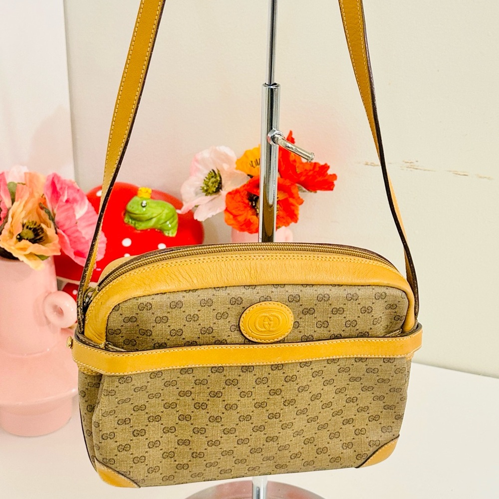 Gucci shoulder bag with iconic gg logo - Picture 8 of 16